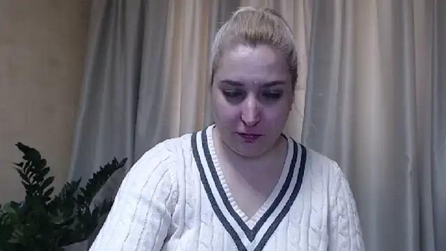 Snapshot of sweetpussy13 chatting on March 9, 6:50 am sweetpussy13 online show from March 9, 6:50 am