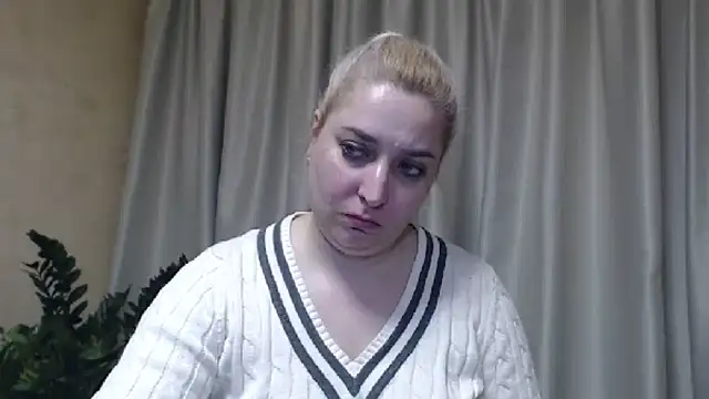 Snapshot of sweetpussy13 chatting on March 9, 9:57 am sweetpussy13 online show from March 9, 9:57 am