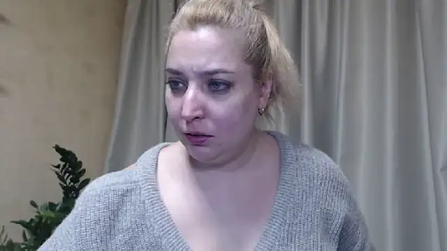 Snapshot of sweetpussy13 chatting on March 11, 6:53 am sweetpussy13 online show from March 11, 6:53 am