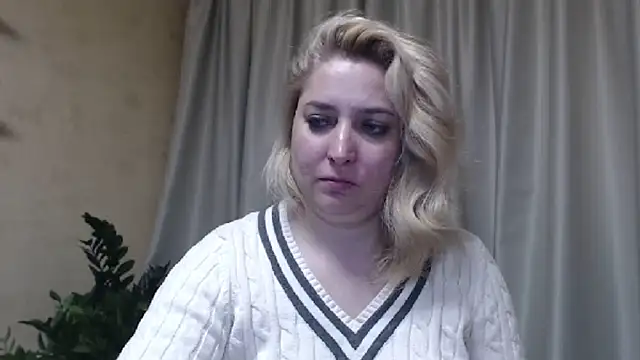 Snapshot of sweetpussy13 chatting on March 16, 9:49 am sweetpussy13 online show from March 16, 9:49 am