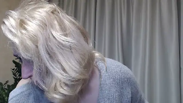 Snapshot of sweetpussy13 chatting on March 18, 6:57 am sweetpussy13 online show from March 18, 6:57 am