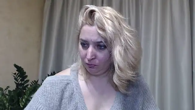 Snapshot of sweetpussy13 chatting on March 18, 10:03 am sweetpussy13 online show from March 18, 10:03 am
