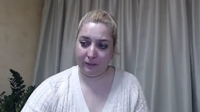 Snapshot of sweetpussy13 chatting on March 19, 10:33 am sweetpussy13 online show from March 19, 10:33 am