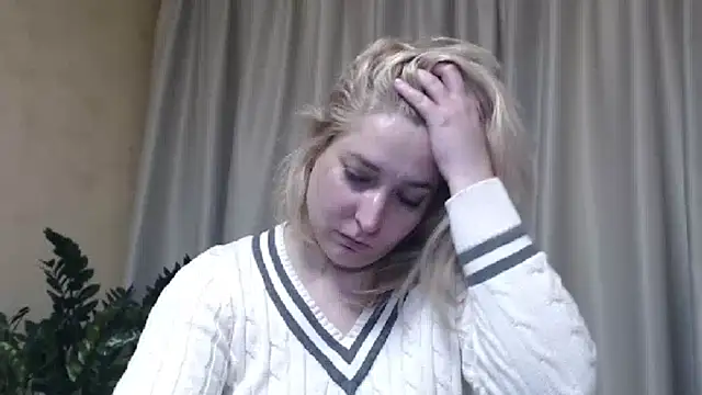 Snapshot of sweetpussy13 chatting on March 20, 10:10 am sweetpussy13 online show from March 20, 10:10 am