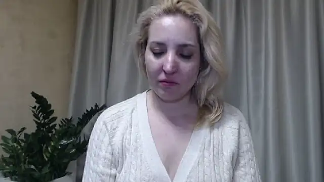 Snapshot of sweetpussy13 chatting on March 20, 5:04 pm sweetpussy13 online show from March 20, 5:04 pm