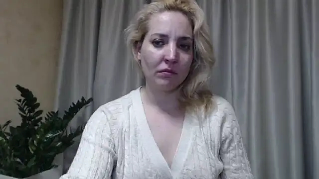 Snapshot of sweetpussy13 chatting on March 20, 8:08 pm sweetpussy13 online show from March 20, 8:08 pm