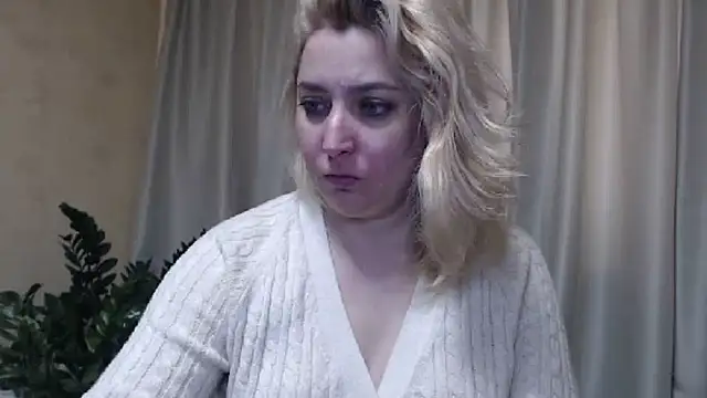 Snapshot of sweetpussy13 chatting on March 23, 6:58 am sweetpussy13 online show from March 23, 6:58 am