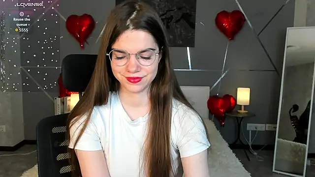 miss  evelyne online show from February 15, 1:13 am