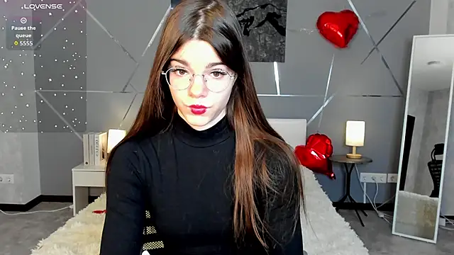 miss  evelyne online show from February 18, 1:01 am