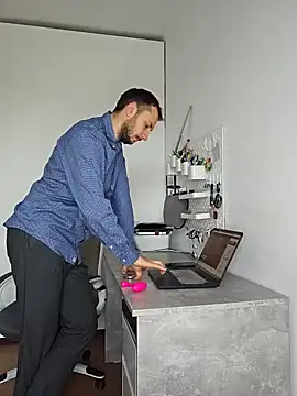 Lovebackground online show from October 16, 6:36 am