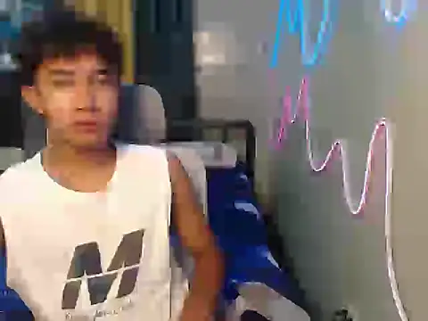 Snapshot of Ur_hottestjonny chatting on June 13, 10:08 pm Ur hottestjonny online show from June 13, 10:08 pm