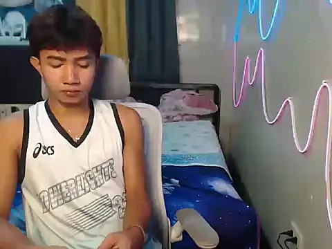 Snapshot of Ur_hottestjonny chatting on June 15, 11:07 pm Ur hottestjonny online show from June 15, 11:07 pm