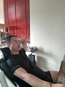 Snapshot of battman4488 chatting on February 15, 2:41 am battman4488 online show from February 15, 2:41 am
