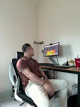 Snapshot of battman4488 chatting on February 26, 6:56 am battman4488 online show from February 26, 6:56 am