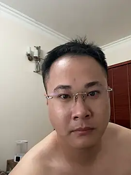 Snapshot of battman4488 chatting on March 19, 9:52 pm battman4488 online show from March 19, 9:52 pm
