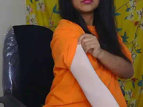 Snapshot of Cristina_love69 chatting on April 6, 12:39 pm Cristina love69 online show from April 6, 12:39 pm