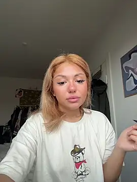 SilkyMira online show from December 22, 11:18 am