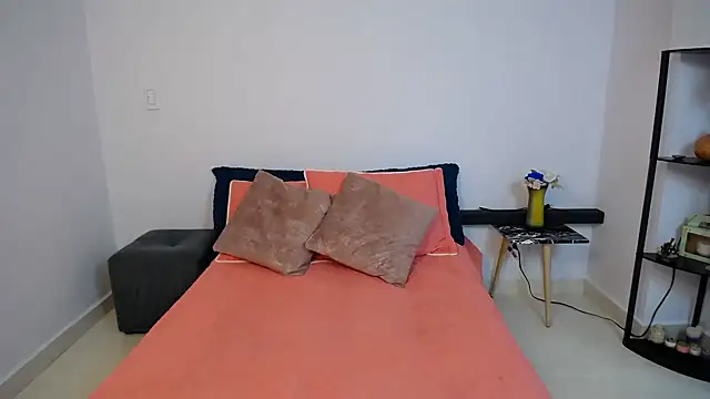 Parislennon online show from February 7, 4:33 pm