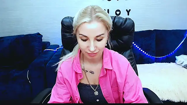 Snapshot of Hanna--Sweet chatting on December 15, 4:00 pm Hanna--Sweet online show from December 15, 4:00 pm