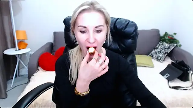 Hanna--Sweet online show from February 4, 10:32 am