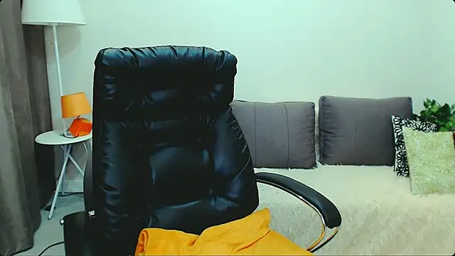 Hanna--Sweet online show from March 21, 4:32 pm