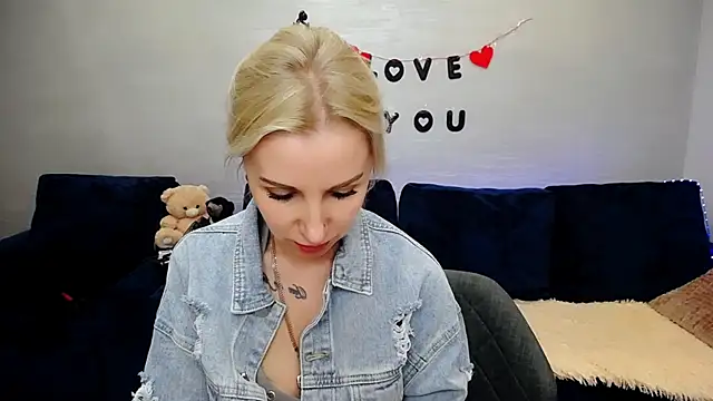 Snapshot of Hanna--Sweet chatting on April 11, 3:38 pm Hanna--Sweet online show from April 11, 3:38 pm