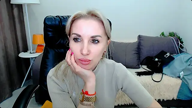 Snapshot of Hanna--Sweet chatting on April 16, 11:55 am Hanna--Sweet online show from April 16, 11:55 am