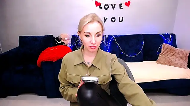 Snapshot of Hanna--Sweet chatting on April 27, 11:08 am Hanna--Sweet online show from April 27, 11:08 am