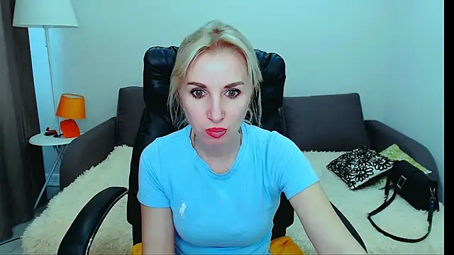 Snapshot of Hanna--Sweet chatting on May 6, 10:31 am Hanna--Sweet online show from May 6, 10:31 am
