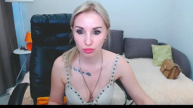 Snapshot of Hanna--Sweet chatting on May 10, 10:31 am Hanna--Sweet online show from May 10, 10:31 am