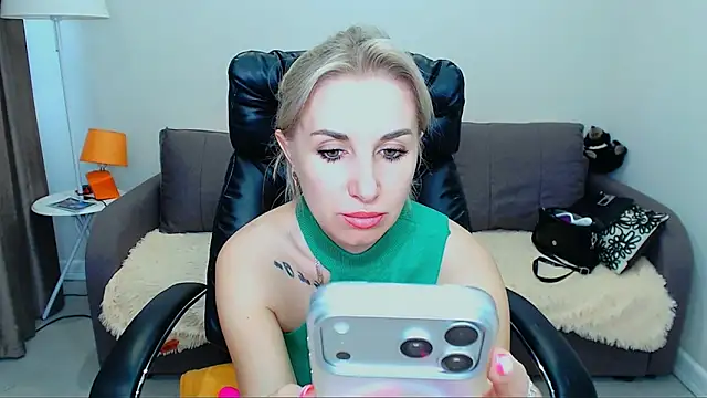 Snapshot of Hanna--Sweet chatting on June 16, 10:51 am Hanna--Sweet online show from June 16, 10:51 am