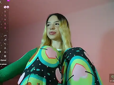 Snapshot of alina_lee chatting on December 14, 2:50 am alina lee online show from December 14, 2:50 am