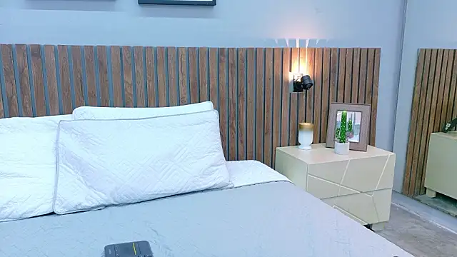 Mia Bellefort online show from February 13, 8:38 pm