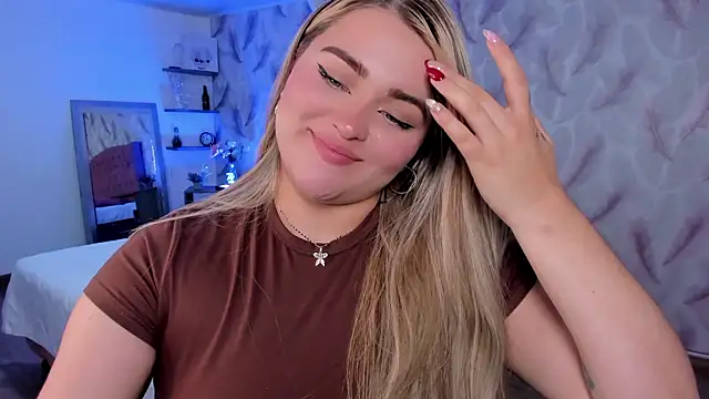 Luna volk  online show from January 18, 3:10 am