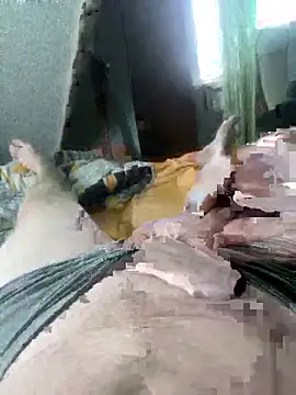 Snapshot of rrtbur chatting on April 10, 1:49 pm rrtbur online show from April 10, 1:49 pm