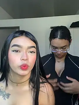 Snapshot of Emmy_And_Luna chatting on July 12, 7:16 pm Emmy And Luna online show from July 12, 7:16 pm