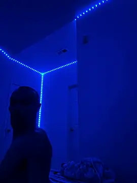 Snapshot of faces818 chatting on March 18, 5:21 am faces818 online show from March 18, 5:21 am