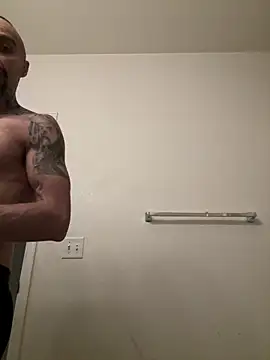 Snapshot of faces818 chatting on March 19, 12:58 am faces818 online show from March 19, 12:58 am