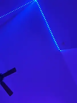 Snapshot of faces818 chatting on March 29, 4:23 am faces818 online show from March 29, 4:23 am