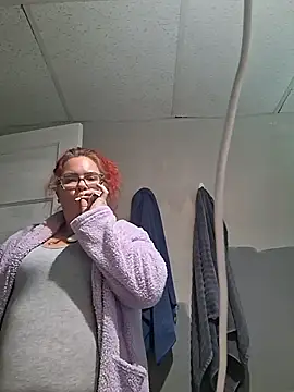 Snapshot of Goddessalizeee chatting on December 18, 6:36 pm Goddessalizeee online show from December 18, 6:36 pm