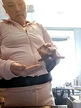 Snapshot of Goddessalizeee chatting on April 11, 12:48 am Goddessalizeee online show from April 11, 12:48 am