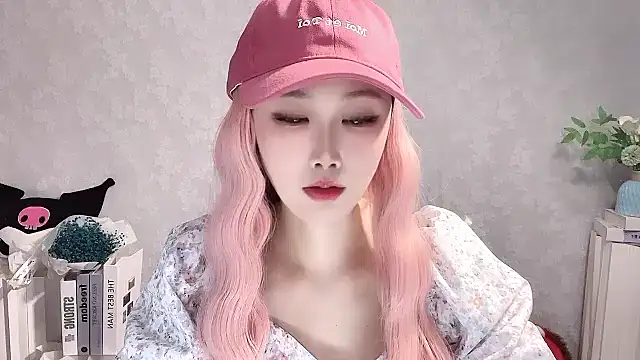 Snapshot of Pinkgirl520 chatting on April 10, 1:27 pm Pinkgirl520 online show from April 10, 1:27 pm