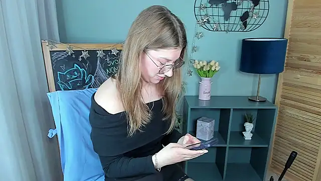 Snapshot of katymeaw chatting on May 20, 1:45 am katymeaw online show from May 20, 1:45 am