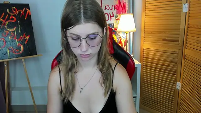 Snapshot of katymeaw chatting on June 25, 1:38 am katymeaw online show from June 25, 1:38 am