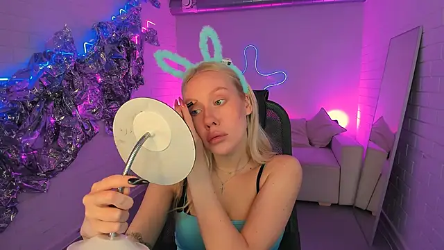 AprilChambers online show from February 3, 9:47 am