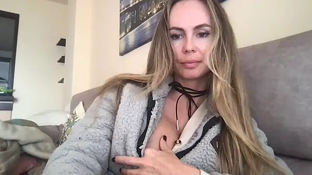 Snapshot of LeMilf chatting on February 25, 11:31 am LeMilf online show from February 25, 11:31 am