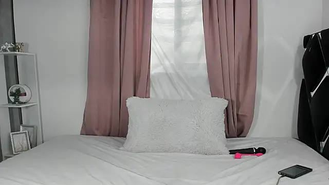 Annyeliz online show from June 9, 7:03 pm