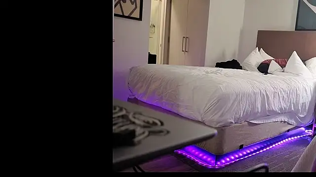 bluntbeautyxo online show from December 16, 1:10 am