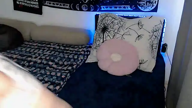 AlienforTwenty online show from July 10, 10:29 am