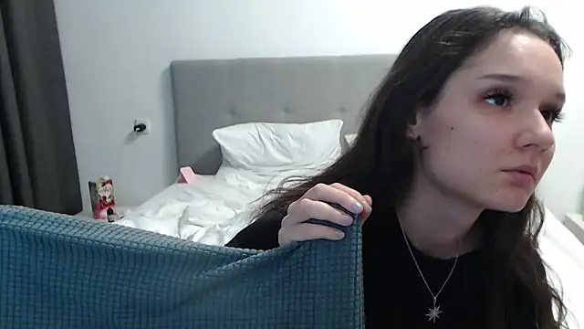 LiaBright online show from December 18, 5:08 pm